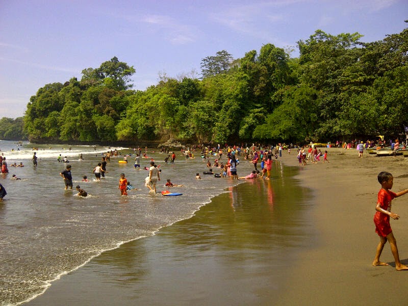 Hasil gambar untuk gambar pantai batukaras